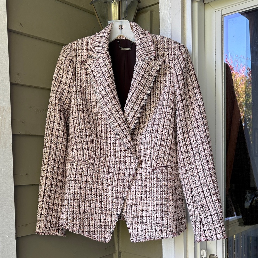 NWOT Elie Tahari Tweed Blazer snap buttons. Lined Sz 6. Look @ pics for closeup